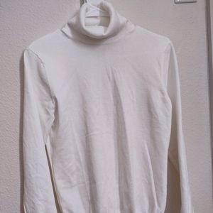 Women white sweter
